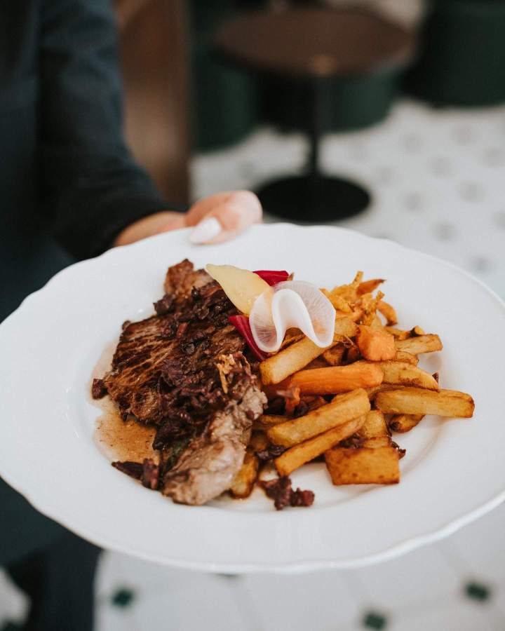 Plat de viande grillée et frite Vieux-Port