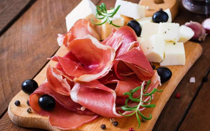 Plateaux de produits locaux sélectionnés avec le plus grand soin